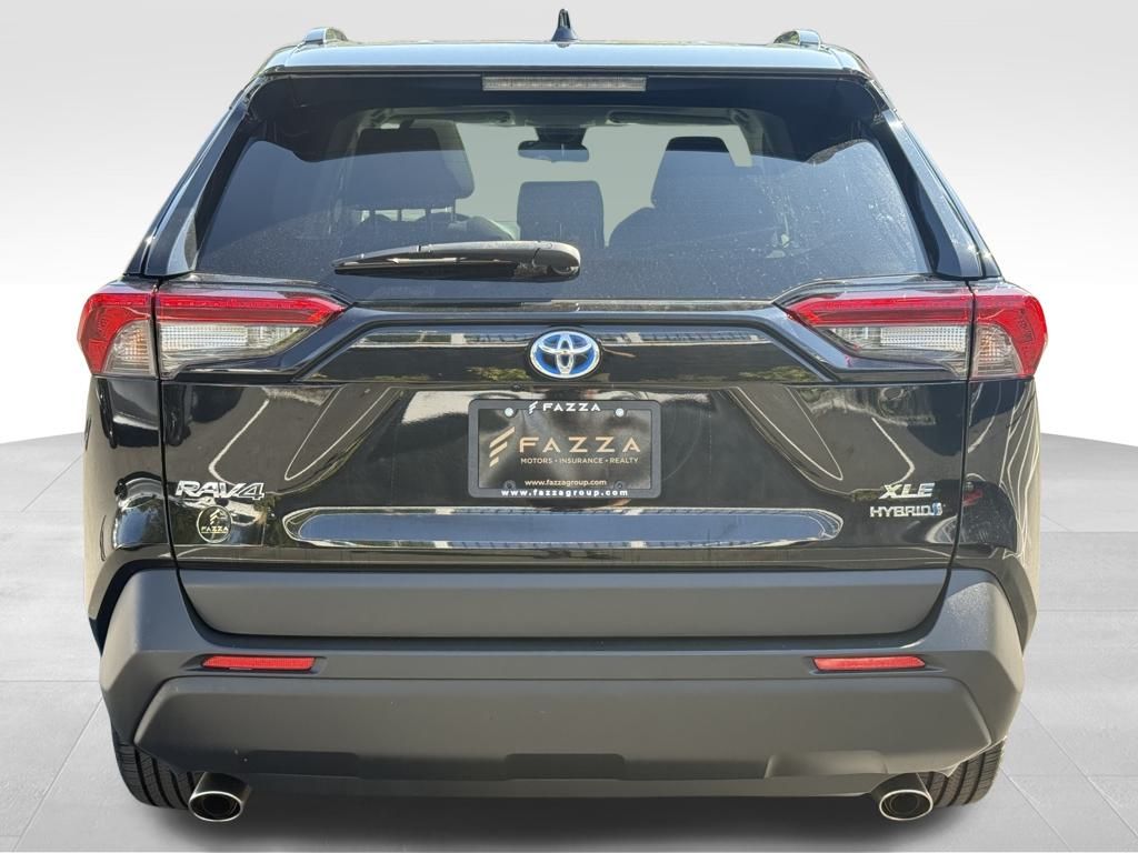 2022 Toyota RAV4 Hybrid XLE photo 4
