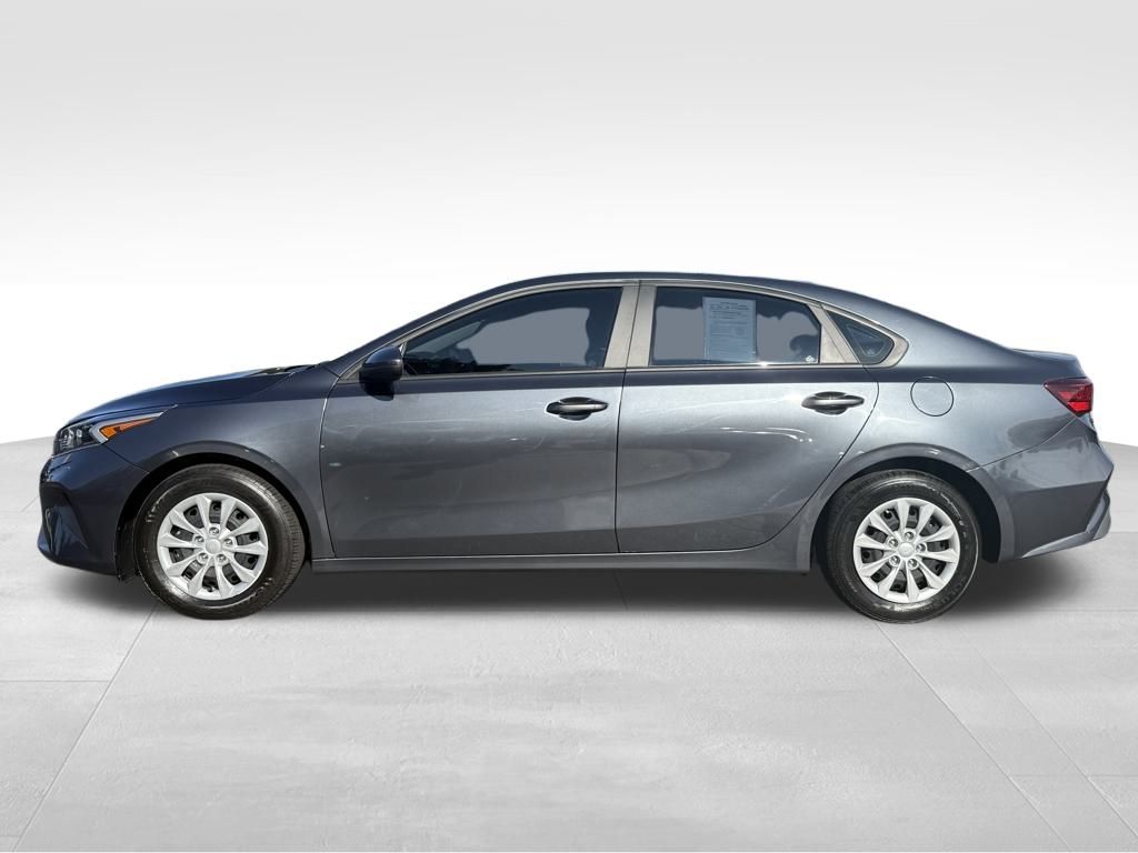 2022 Kia Forte FE LXS photo 2