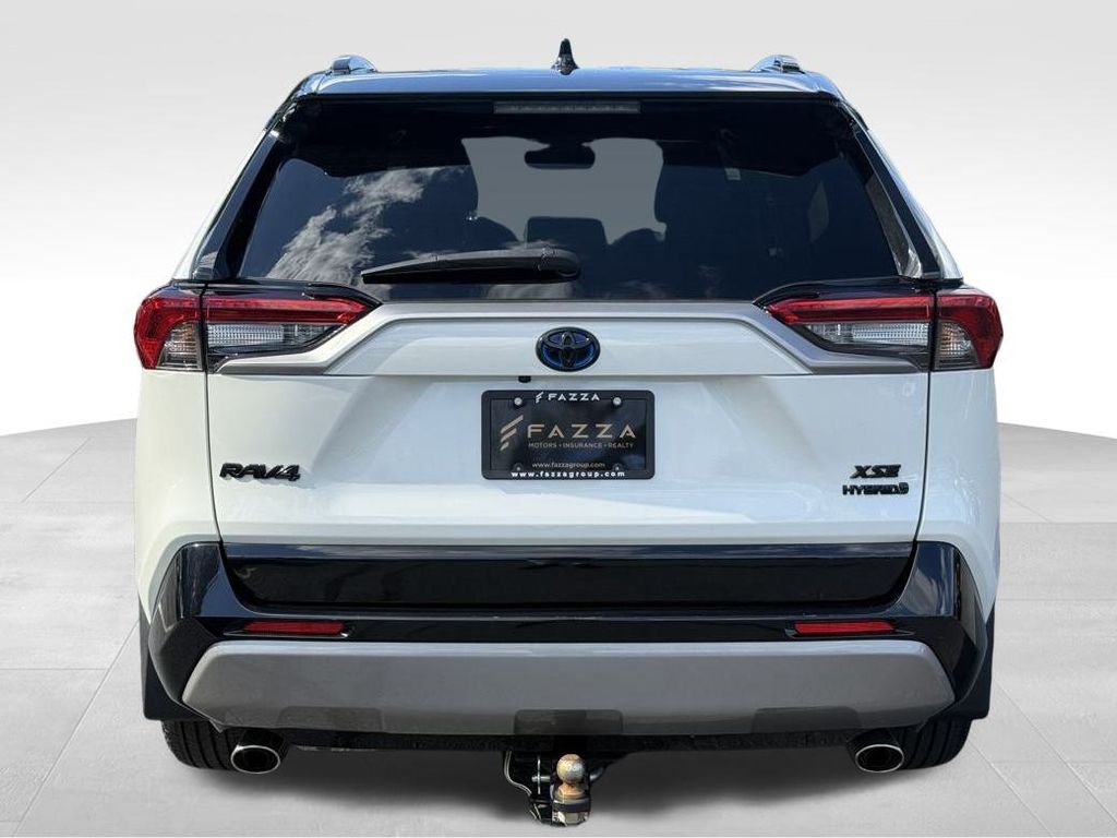 2022 Toyota RAV4 Hybrid XSE photo 4