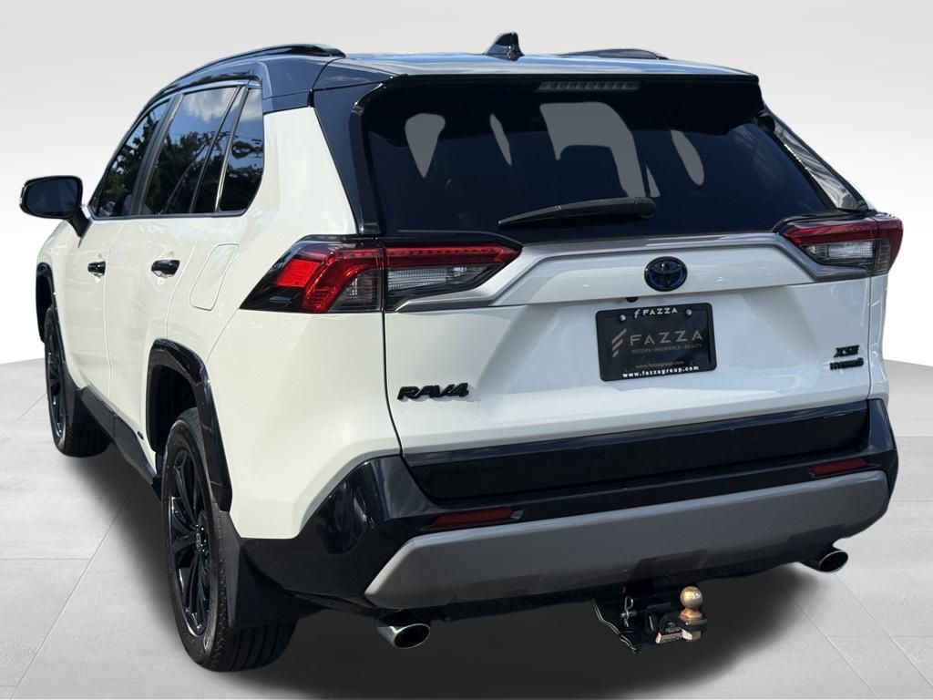 2022 Toyota RAV4 Hybrid XSE photo 3