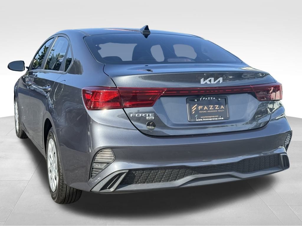 2022 Kia Forte FE LXS photo 3