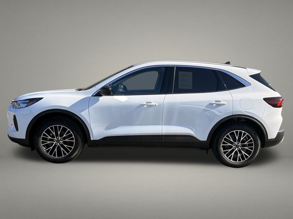 2023 Ford Escape Hybrid Active photo 2