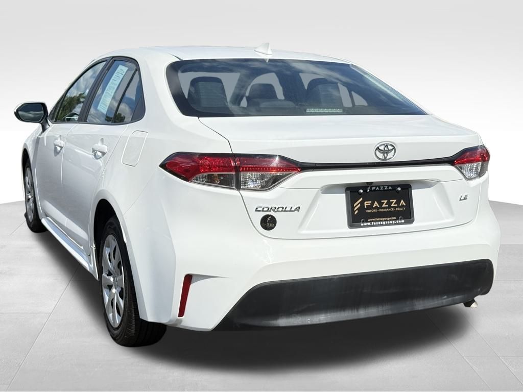 2024 Toyota Corolla LE photo 3