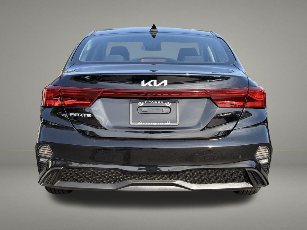 2023 Kia Forte LXS photo 4