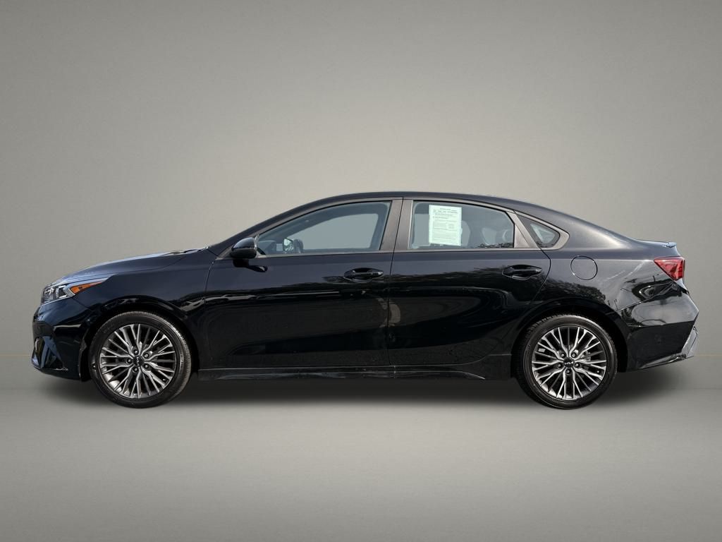 2022 Kia Forte GT-Line photo 2