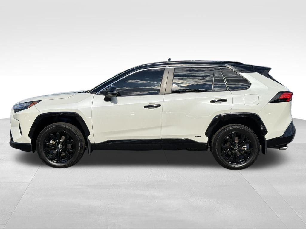 2022 Toyota RAV4 Hybrid XSE photo 2
