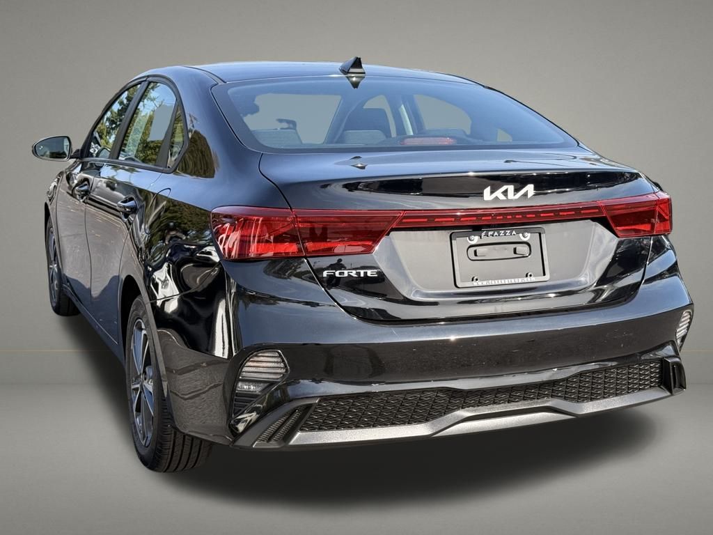 2023 Kia Forte LXS photo 3
