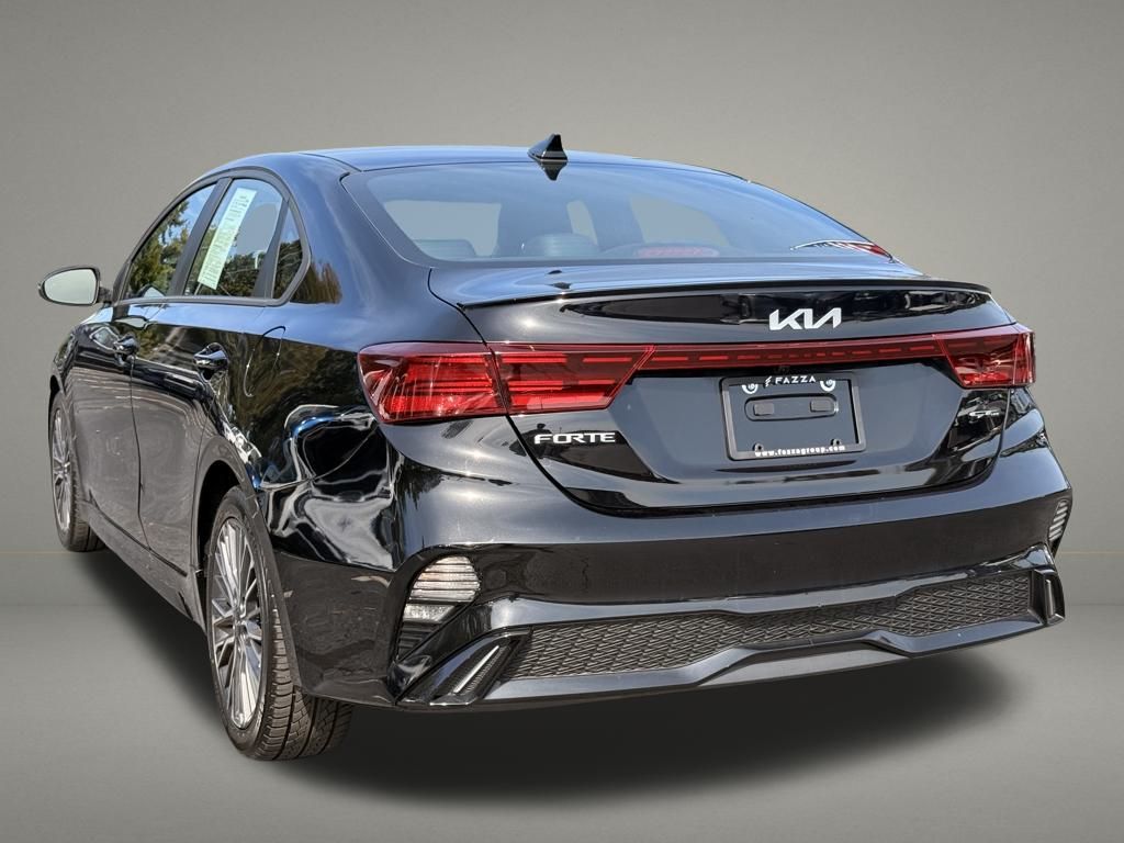 2022 Kia Forte GT-Line photo 3