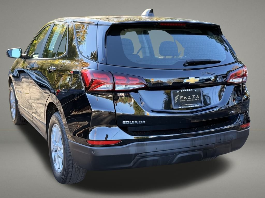 2023 Chevrolet Equinox LS photo 2