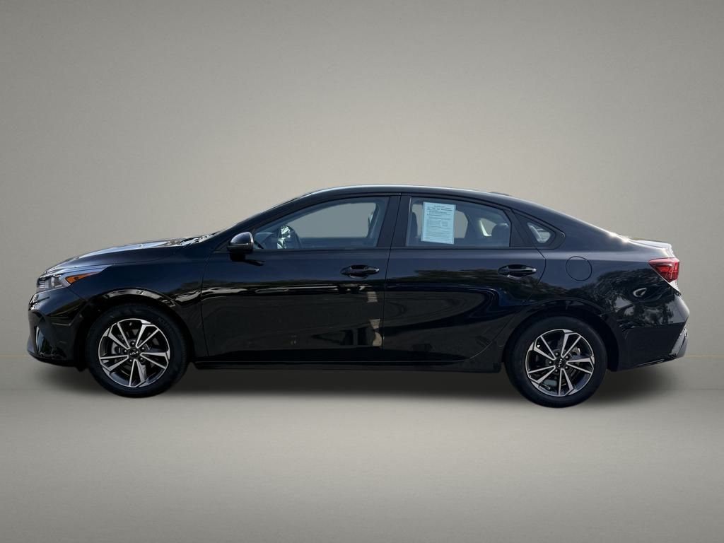 2023 Kia Forte LXS photo 2