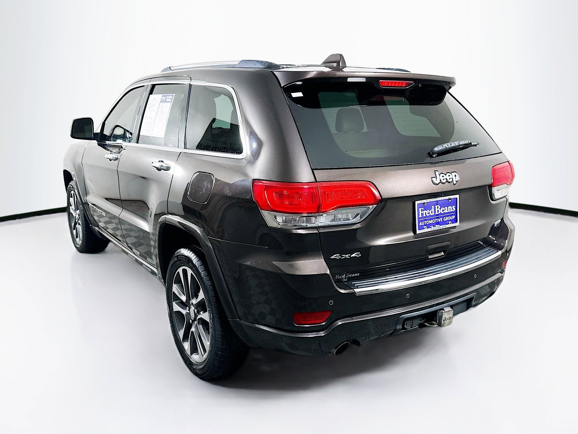 2017 Jeep Grand Cherokee Overland photo 2