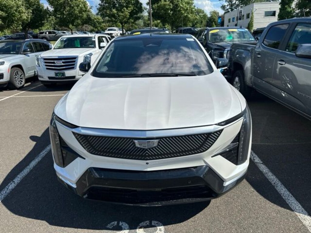 Certified 2025 CADILLAC OPTIQ Luxury 2 SUV