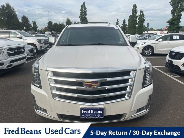 2018 Cadillac Escalade ESV Luxury photo 2