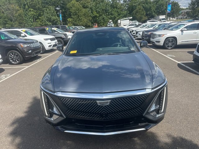 2023 Cadillac Lyriq Luxury photo 2