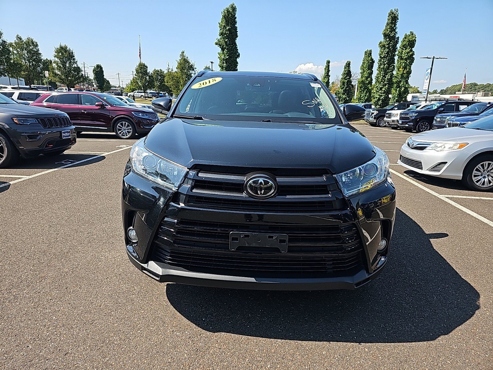 Used 2018 Toyota Highlander SE with VIN 5TDJZRFH5JS489098 for sale in Flemington, NJ