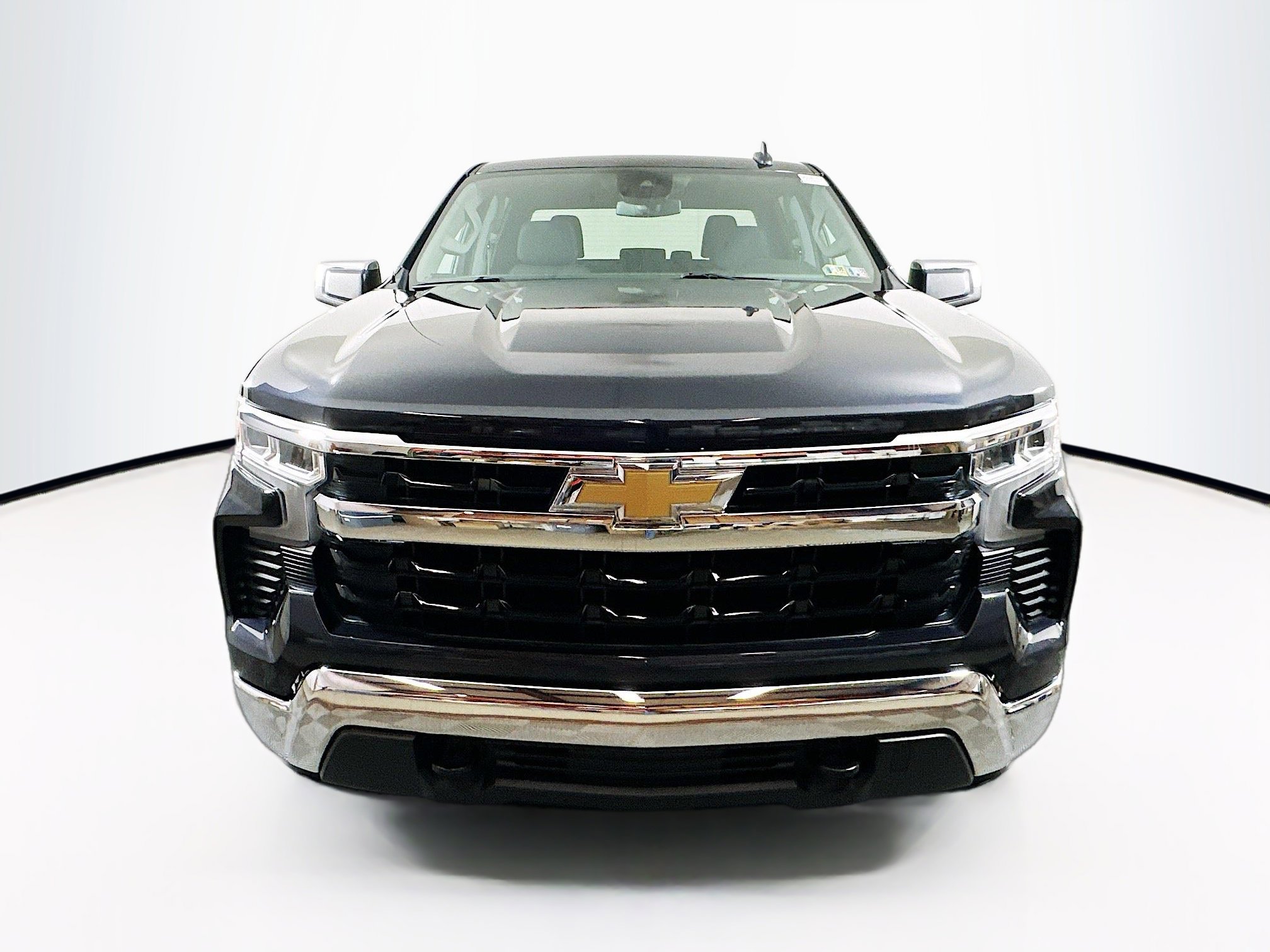 2022 Chevrolet Silverado 1500 LT photo 2