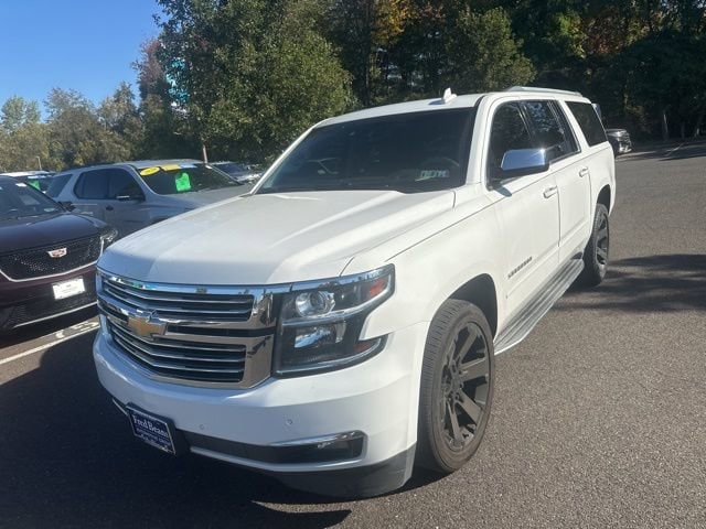 2017 Chevrolet Suburban Premier photo 3