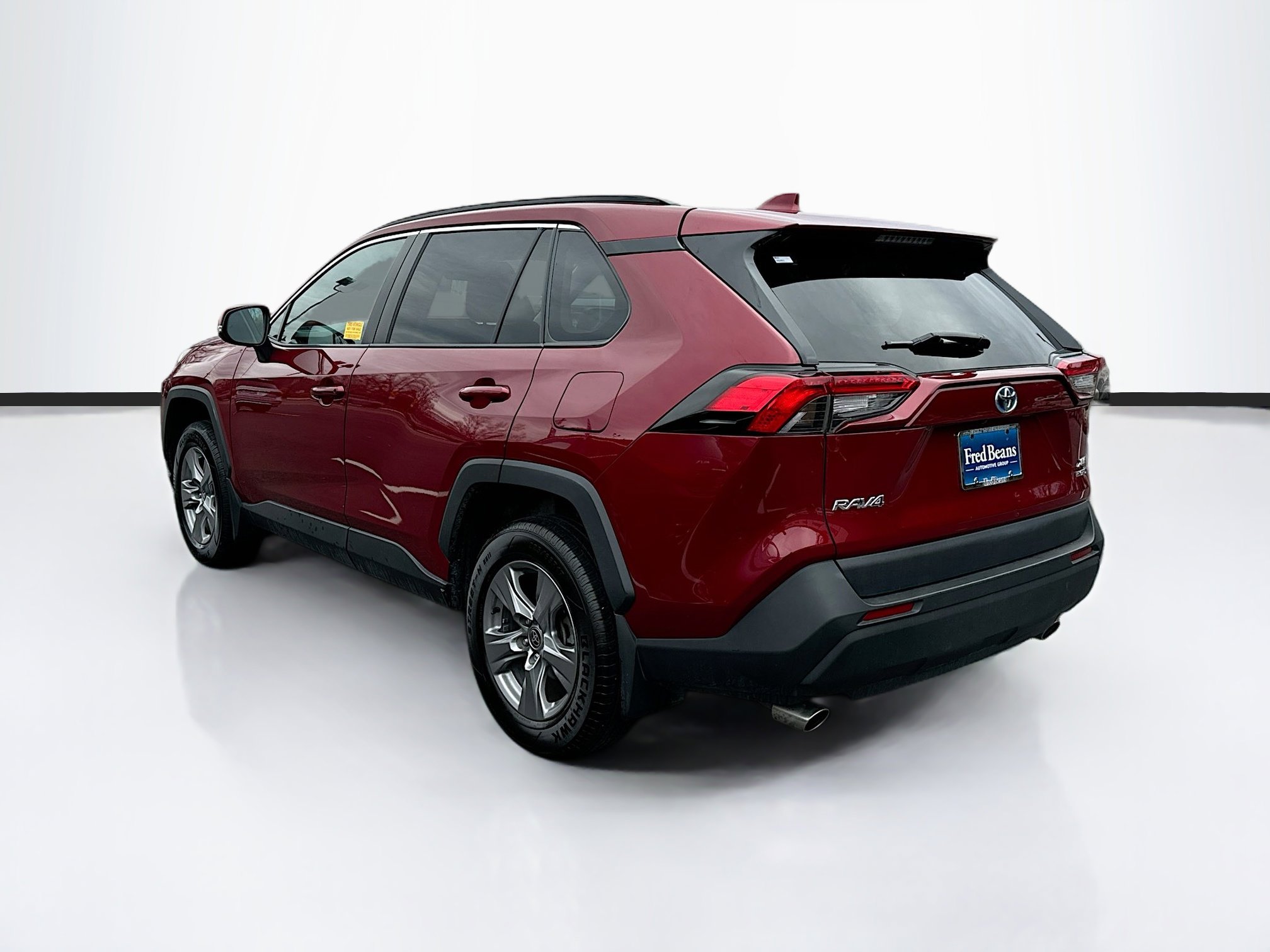 2022 Toyota RAV4 Hybrid XLE photo 4