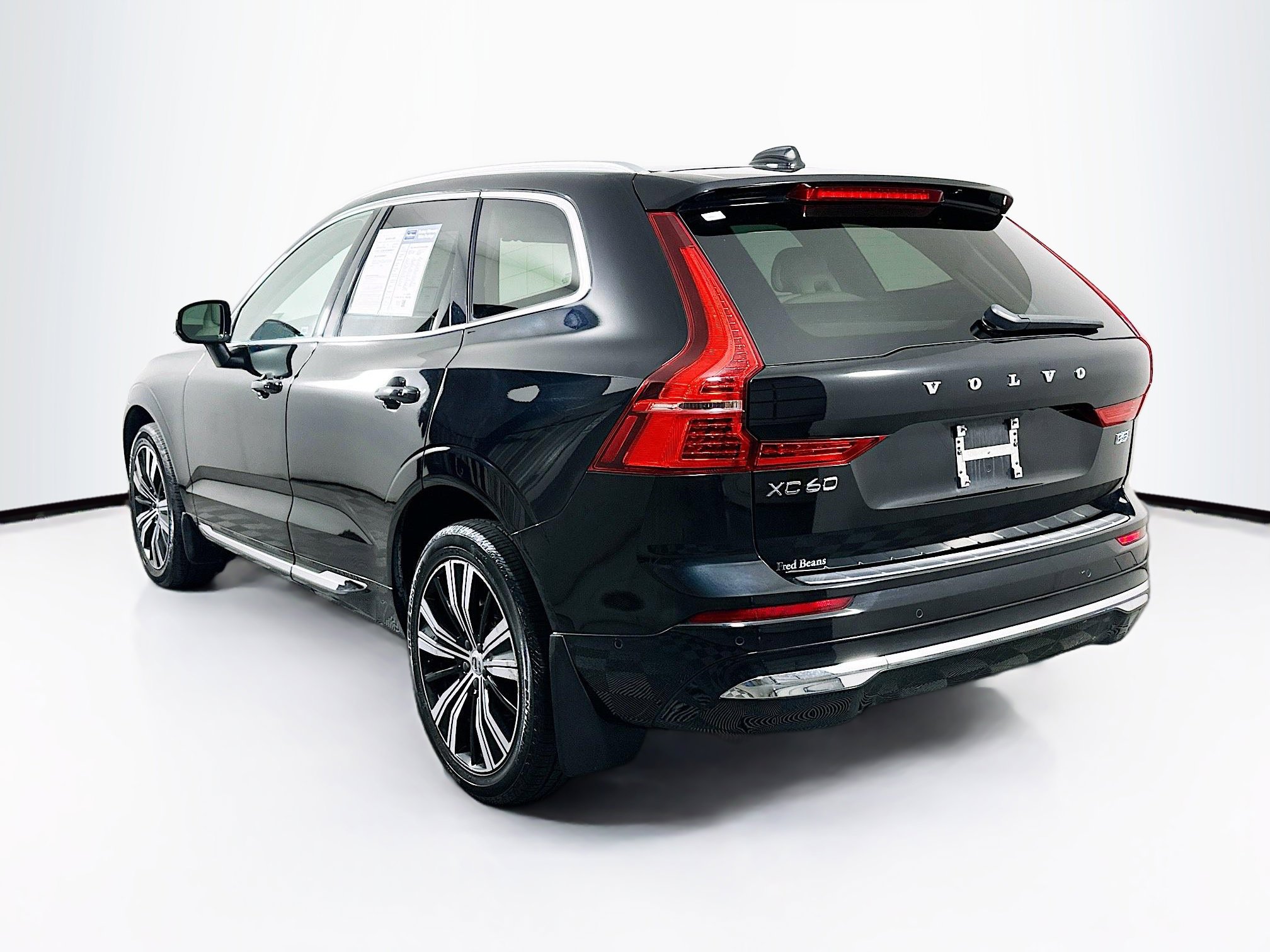 2022 Volvo XC60 B5 Inscription photo 4
