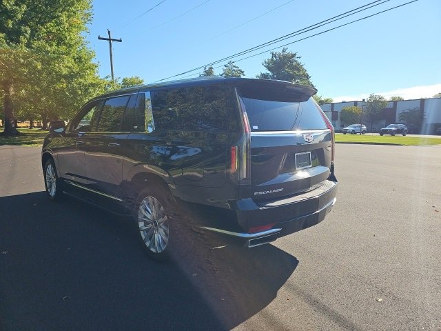 2024 Cadillac Escalade ESV Luxury photo 2
