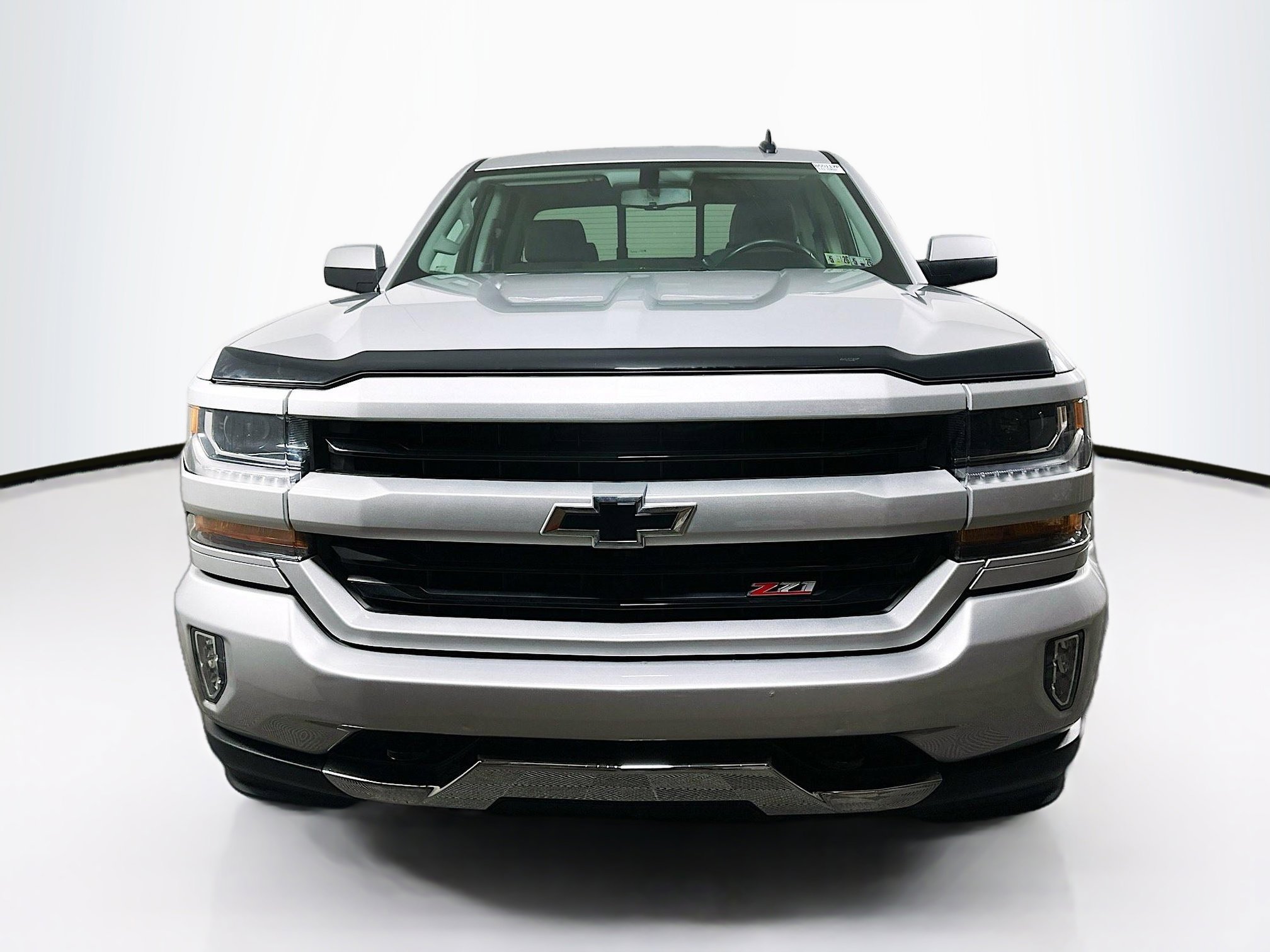 2018 Chevrolet Silverado 1500 LT photo 2