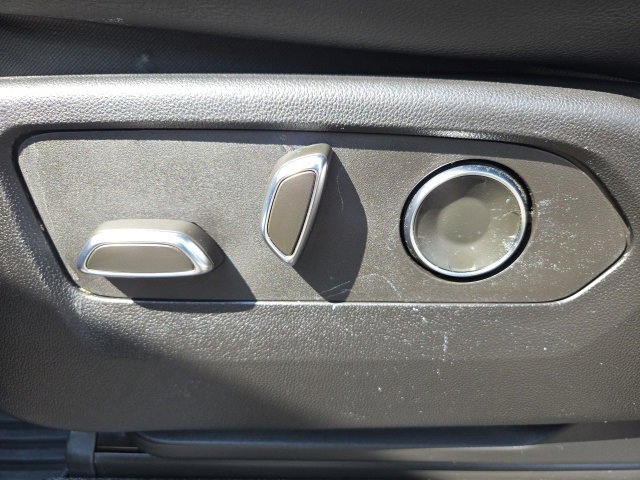 2024 Cadillac Escalade ESV Luxury photo 3