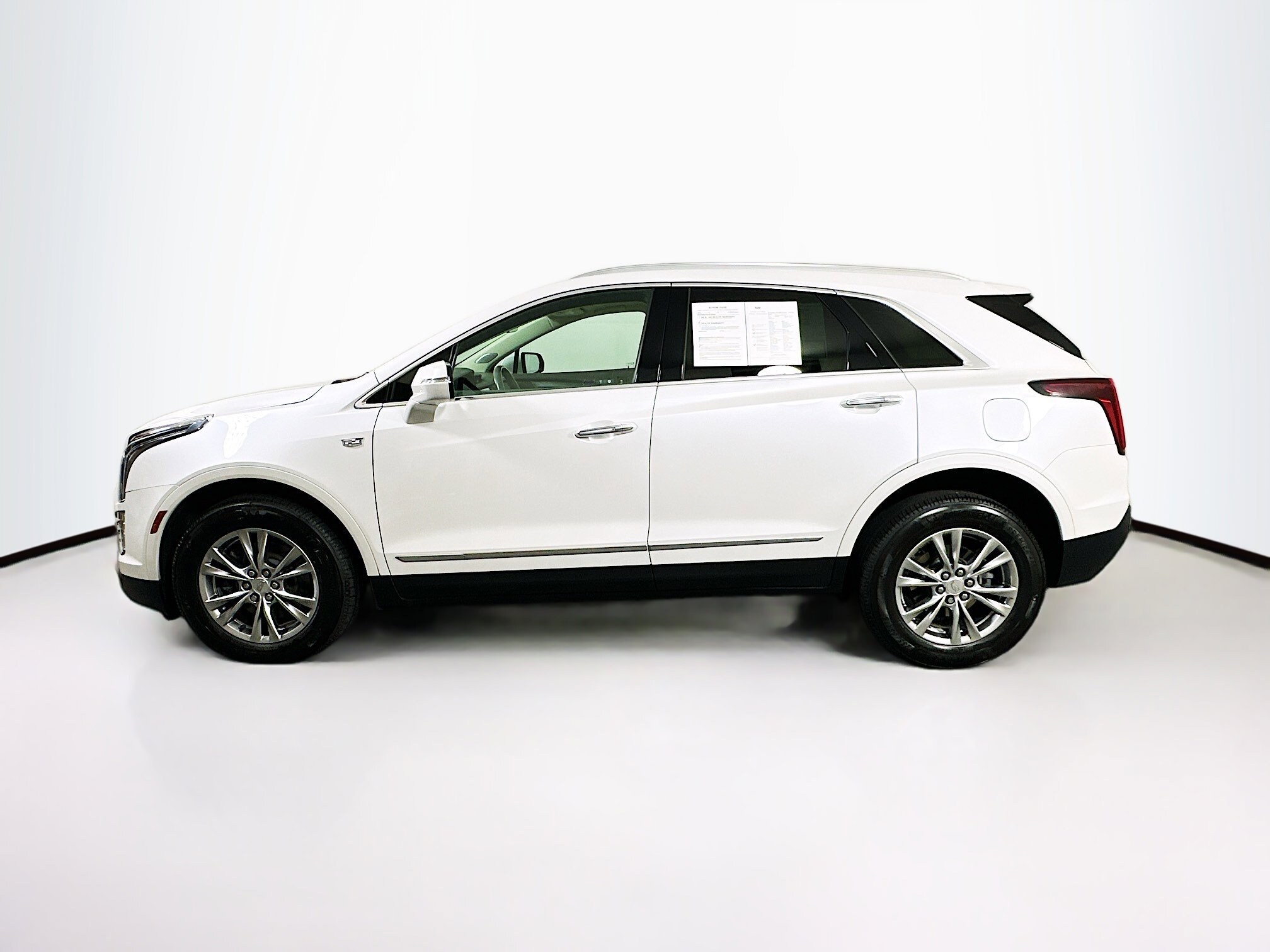 2022 Cadillac XT5 Premium Luxury photo 2