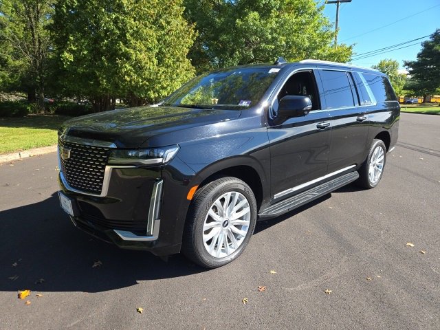 2024 Cadillac Escalade ESV Luxury photo 3