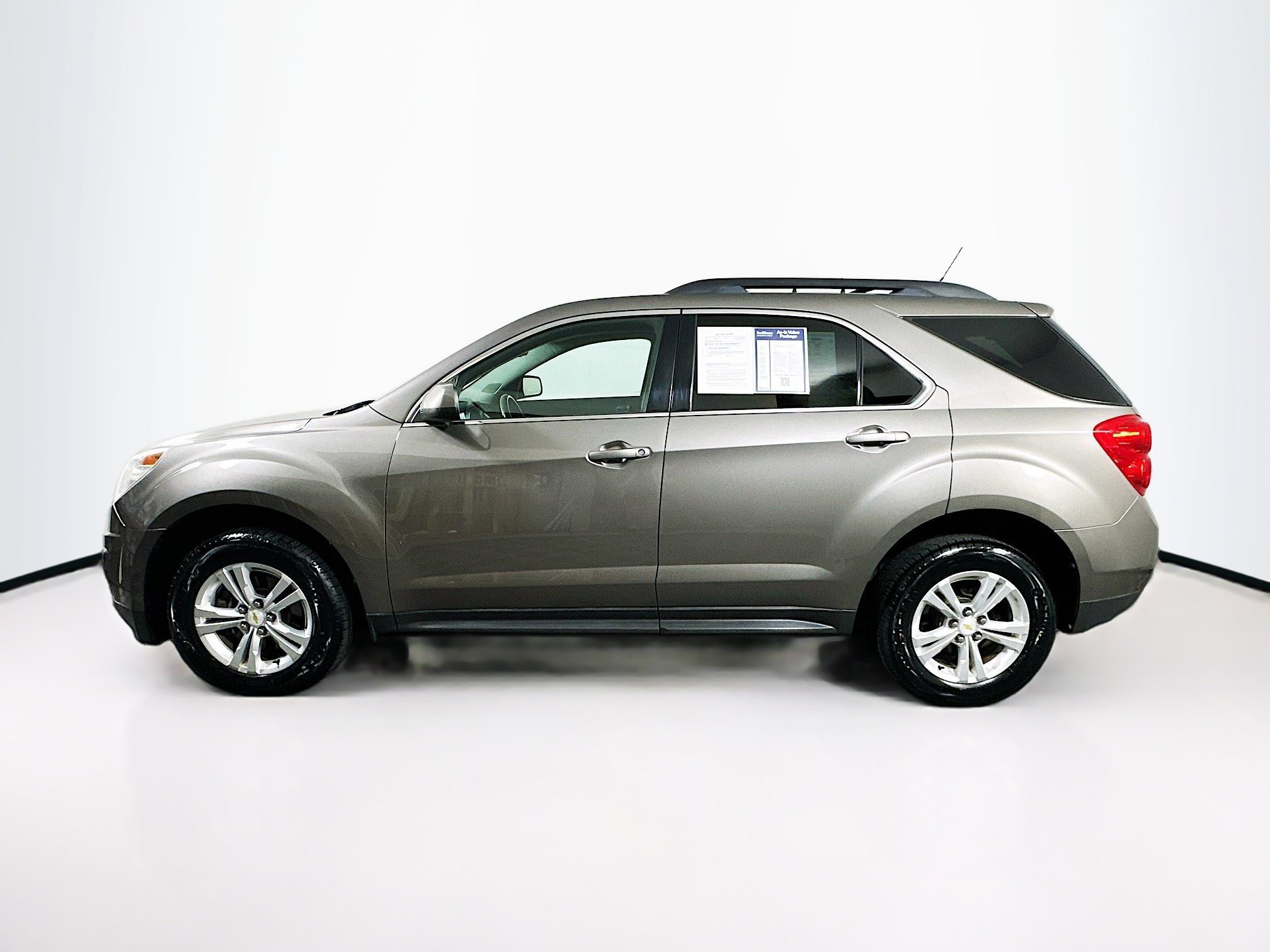 2011 Chevrolet Equinox photo 2