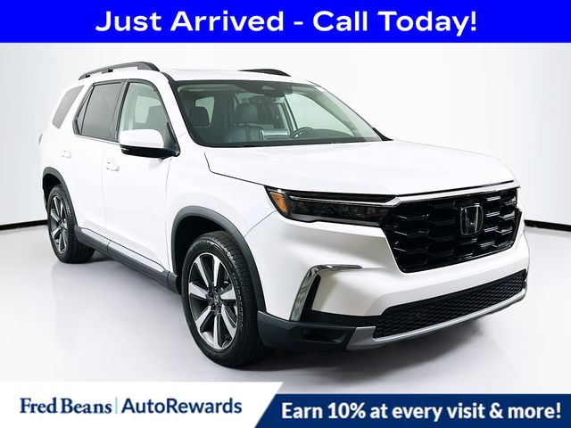 2025 Honda Pilot Touring AWD's photo