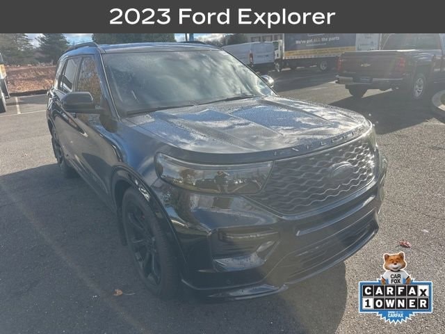 2023 Ford Explorer ST's photo