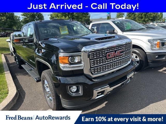 2019 GMC Sierra 4WD Crew Cab Standard Box Denali's photo