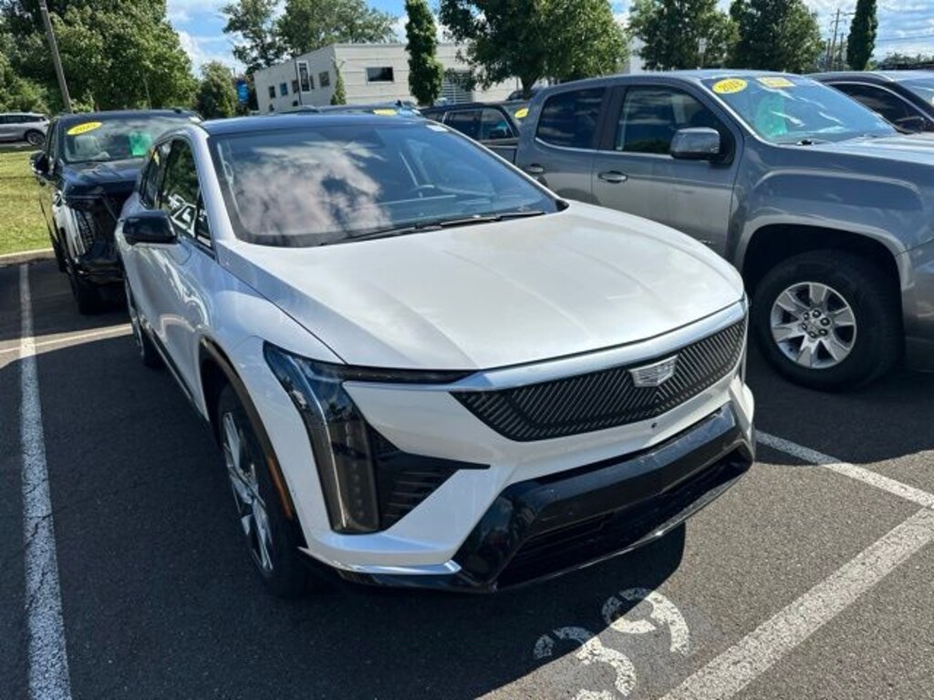 Certified 2025 CADILLAC OPTIQ Luxury 2 SUV