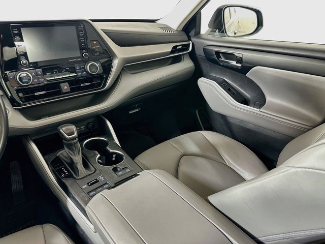 2022 Toyota Highlander XLE - Photo 28