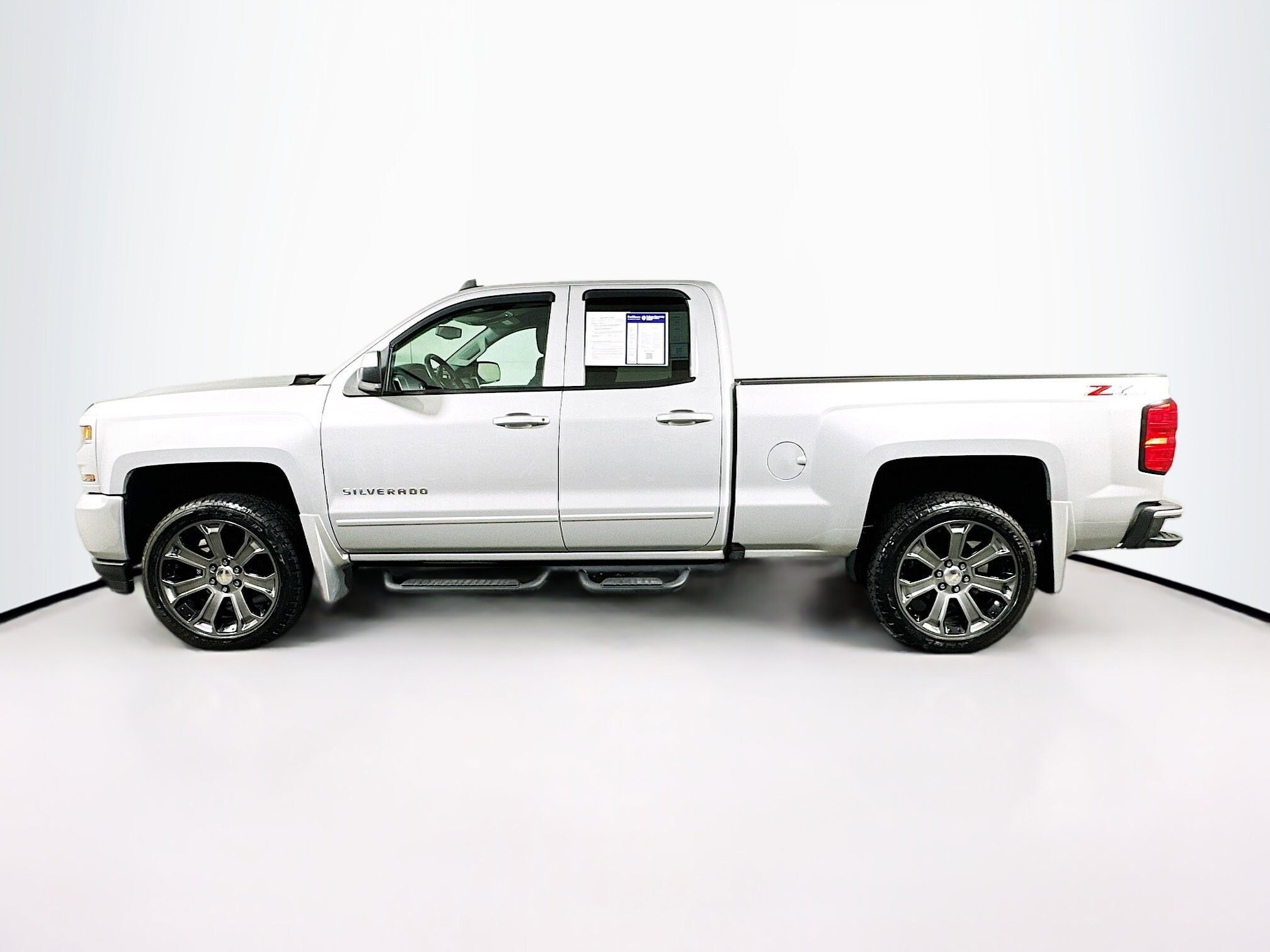 2018 Chevrolet Silverado 1500 LT photo 4