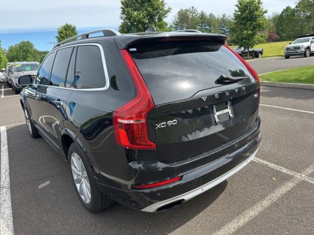 Used 2016 Volvo XC90 T6 Momentum SUV