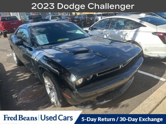 2023 Dodge Challenger SXT's photo