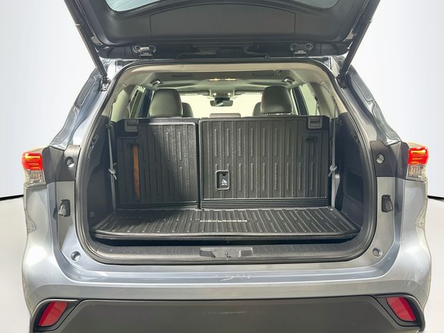 2022 Toyota Highlander XLE - Photo 31