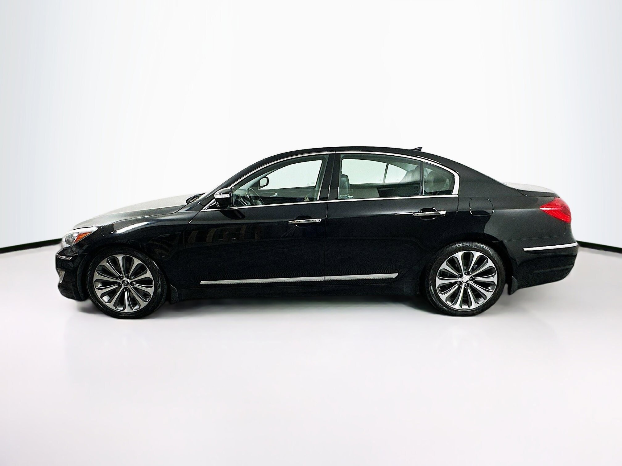 2014 Hyundai Genesis 5.0 R-Spec photo 2