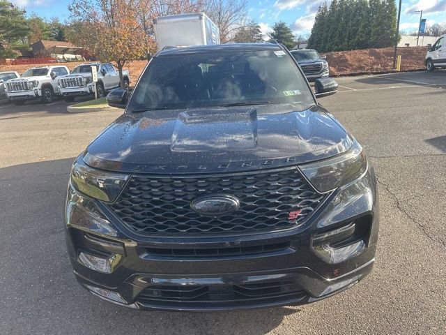 2023 Ford Explorer ST photo 2