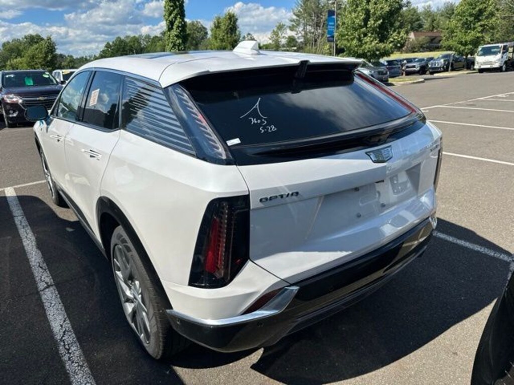 Certified 2025 CADILLAC OPTIQ Luxury 2 SUV