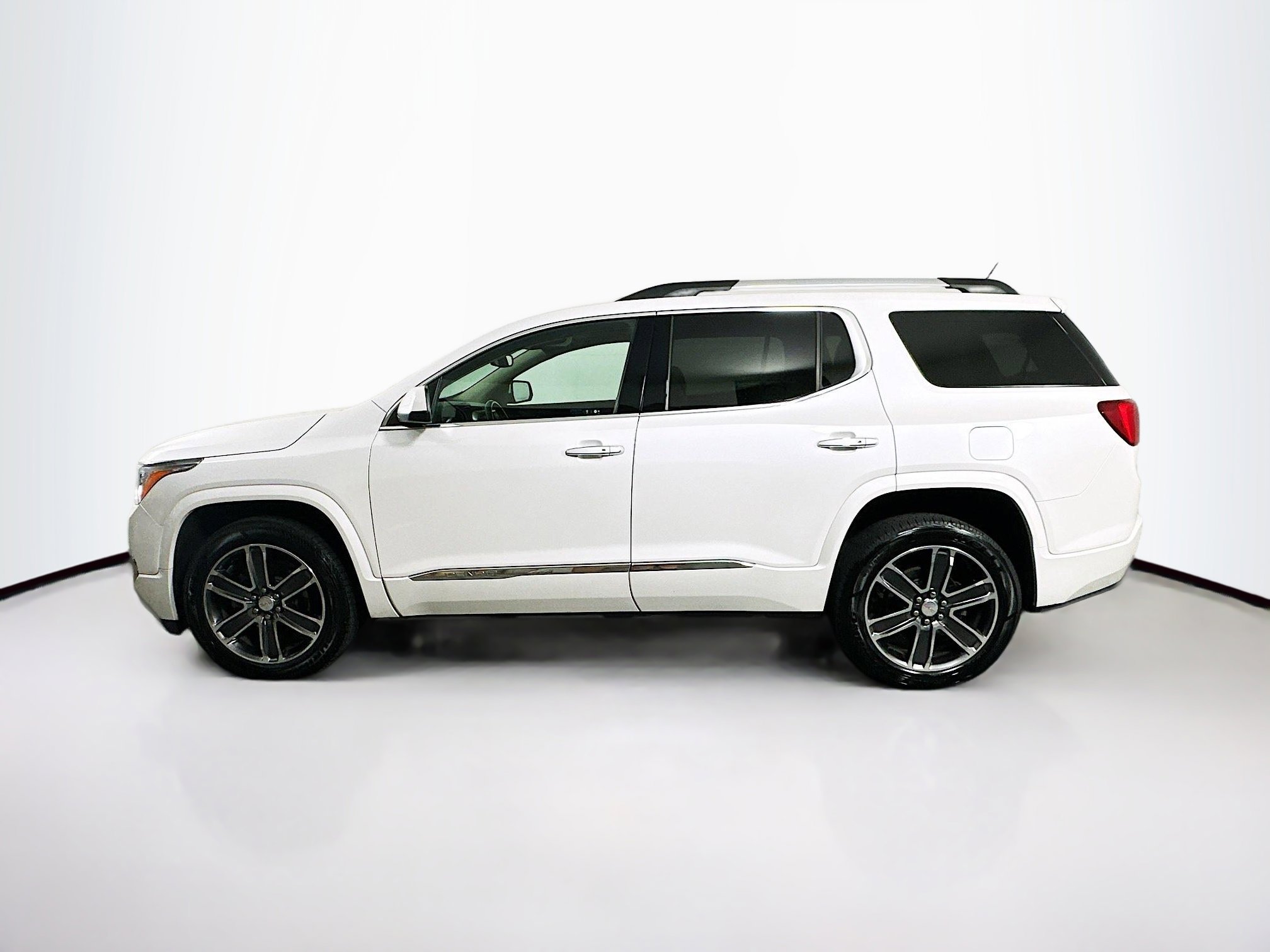 2019 Gmc Acadia Denali photo 2