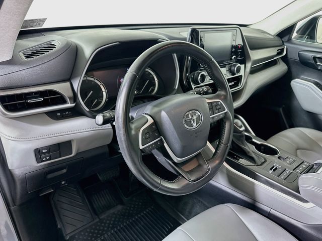 2022 Toyota Highlander XLE - Photo 11