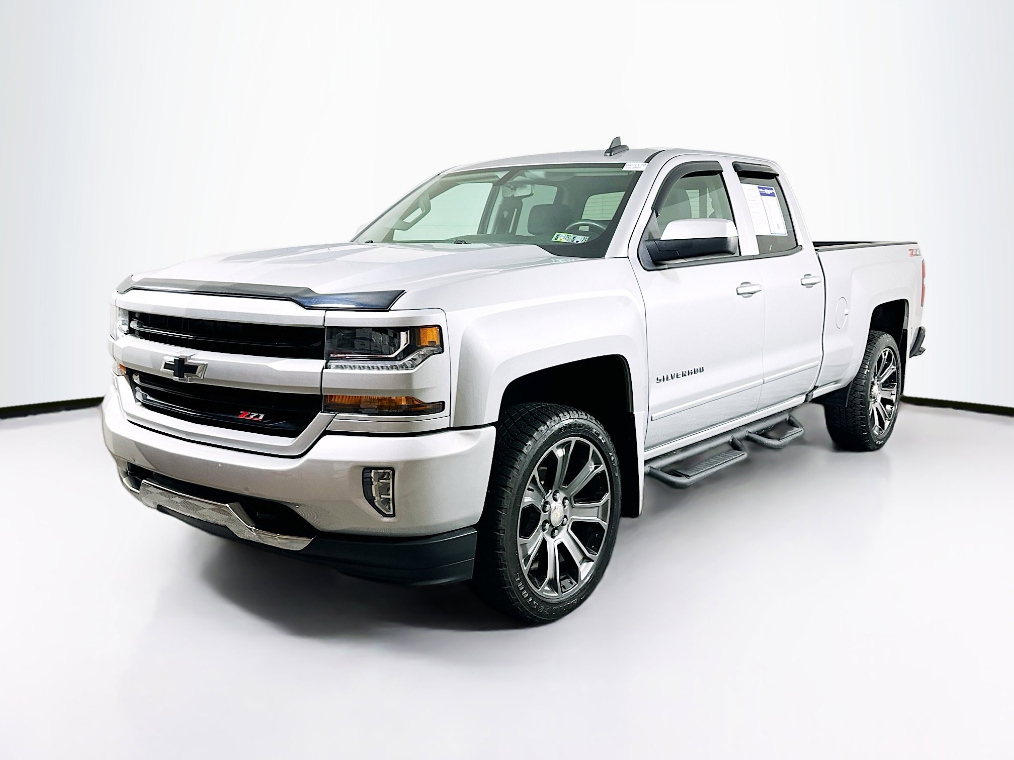 2018 Chevrolet Silverado 1500 LT photo 3