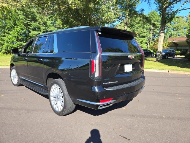 2024 Cadillac Escalade ESV Luxury photo 2