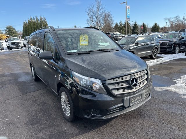2017 Mercedes-Benz Metris Passenger Van Base's photo