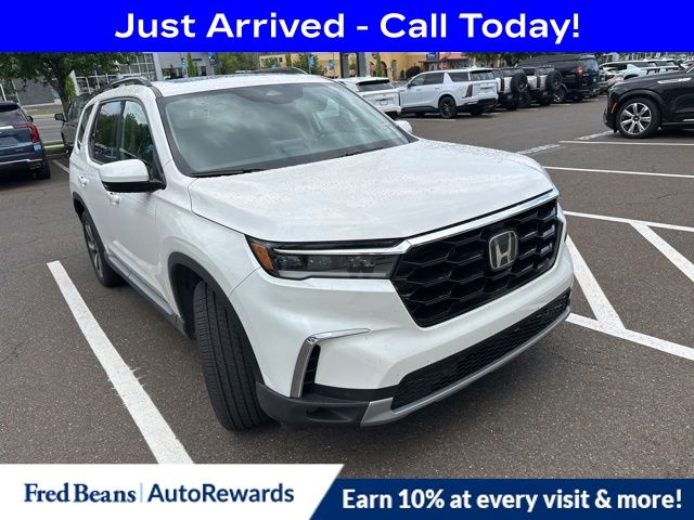 2025 Honda Pilot Touring AWD's photo