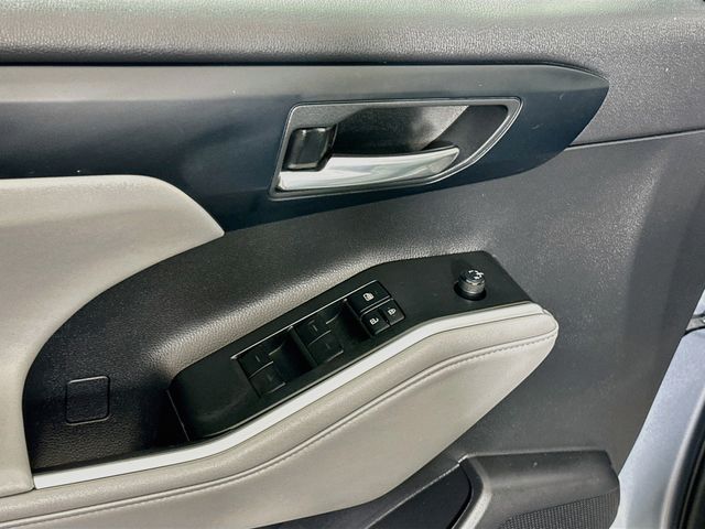 2022 Toyota Highlander XLE - Photo 22