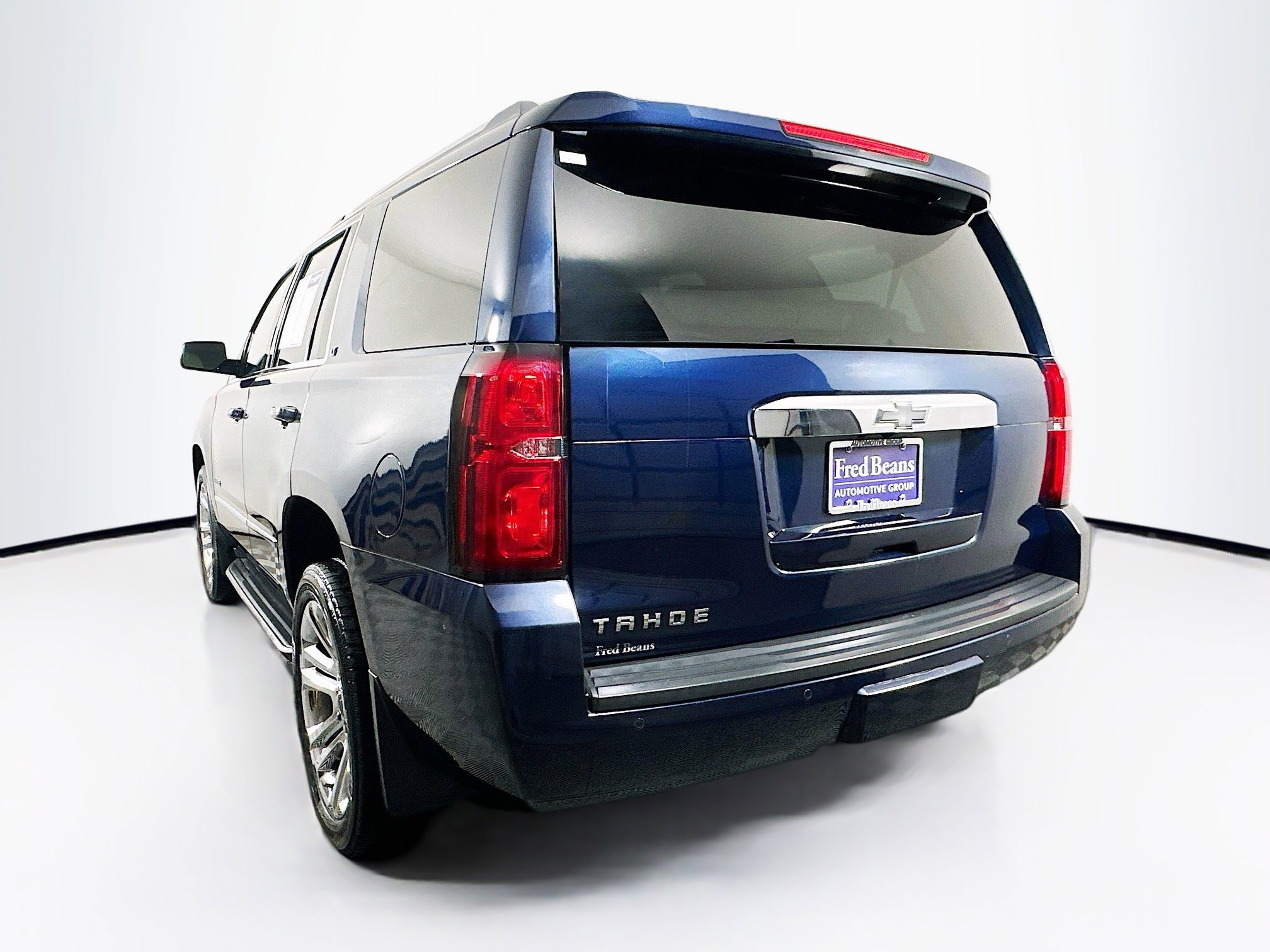 2019 Chevrolet Tahoe LT photo 2