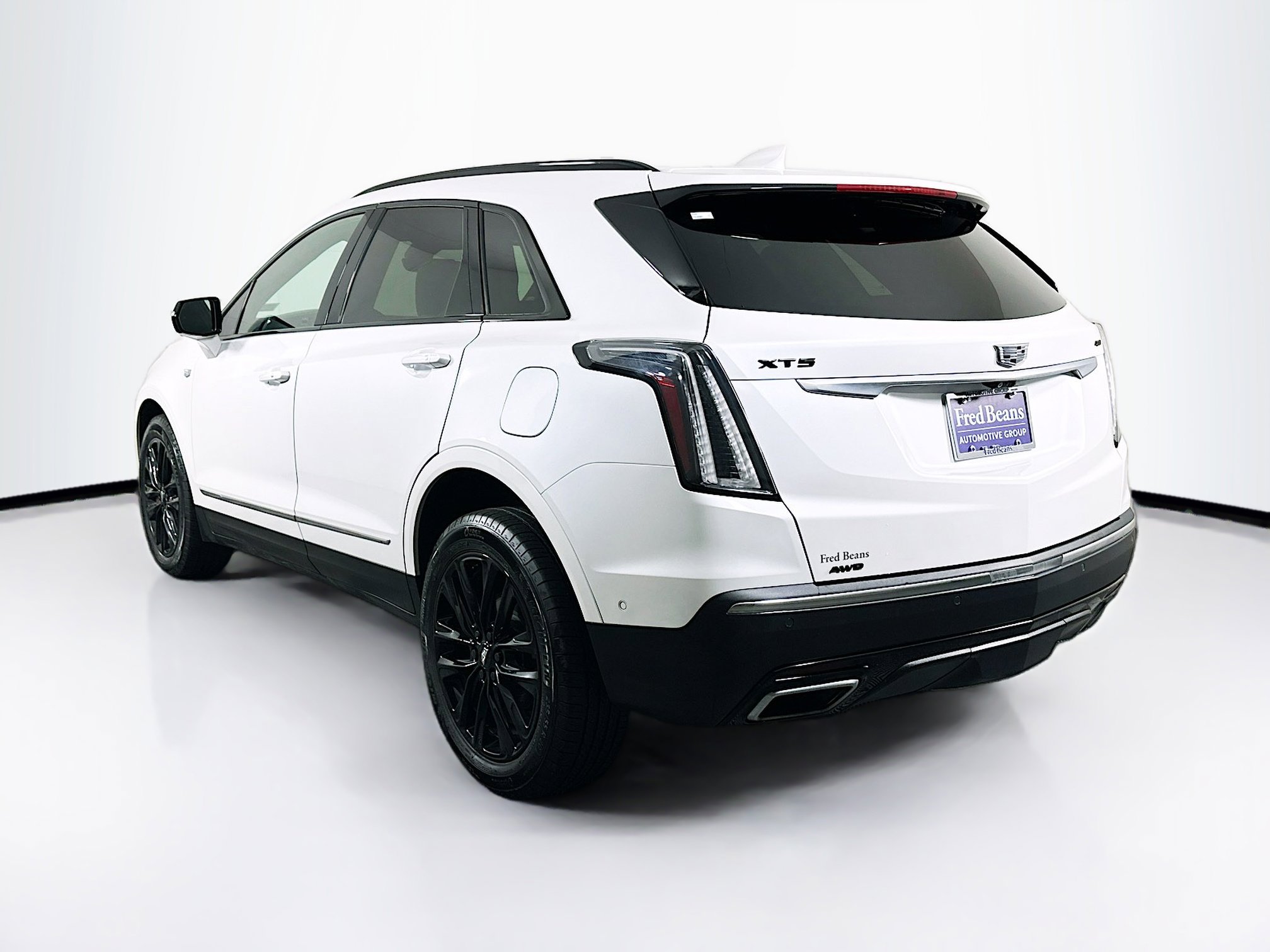 2023 Cadillac XT5 Sport photo 2